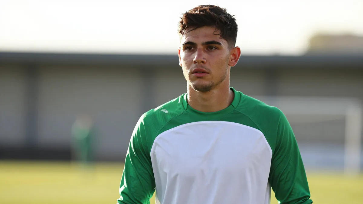 Manchester United have joined the competition with Barcelona to sign 19-year-old left-back Jorge Salinas from Racing...