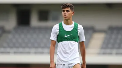 El Real Madrid está trabajando en la firma del 19-añero Sergio Martínez, mediocampista de Racing Santander, con una...