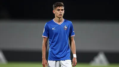 Barcelona negocia con Racing Santander por Sergio Martínez, un joven mediocampista de 19 años