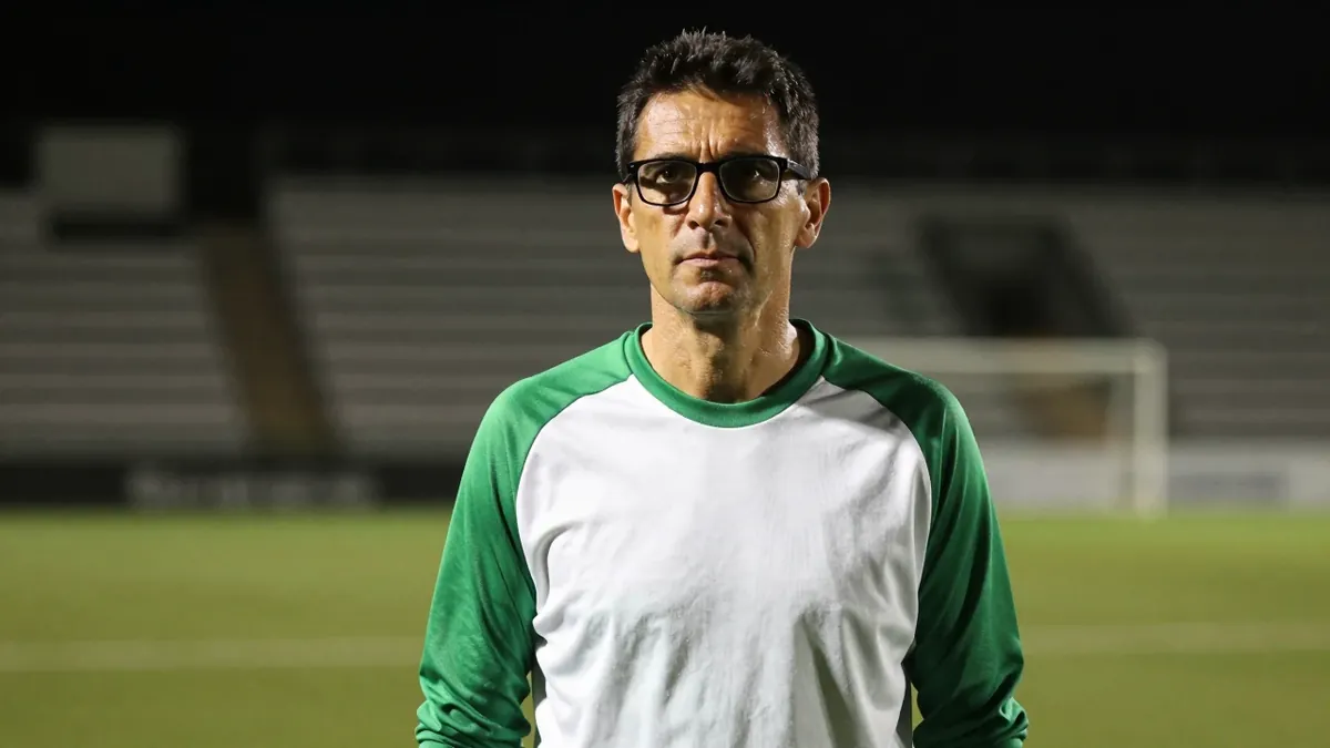 Sebastián Ceria, 60 años, 85 % de Racing Santander, afirma que el club ha pasado de la incredulidad a la creencia tras su...