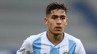 El Racing Santander, el defensa Jorge Salinas, es objeto de interés para el Aston Villa y el Newcastle