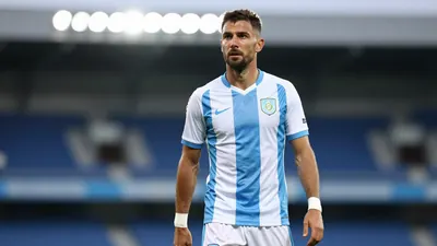 El Racing de Santander busca reforzar su mediocampo con la incorporación de Dani Parejo, un jugador experimentado que...