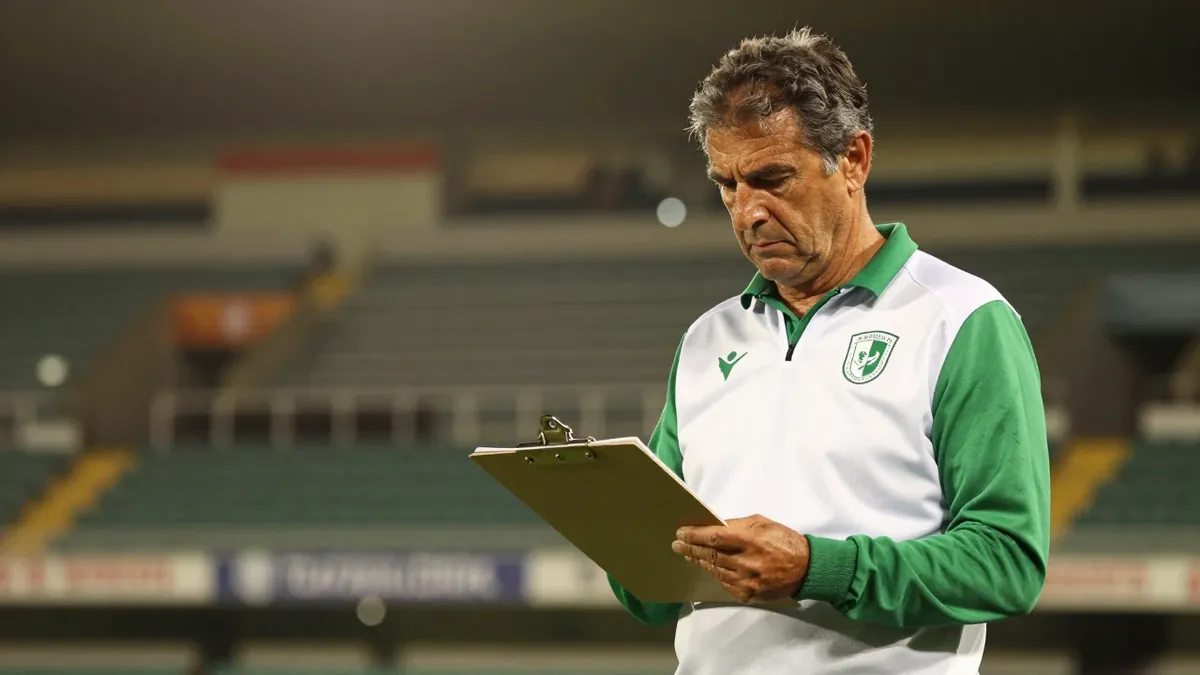 Getafe y Racing Santander han confirmado sus alineaciones para el próximo partido de LaLiga, con formaciones 3-5-2 y...