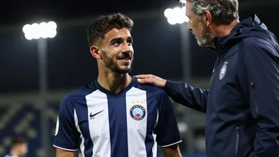 El Racing de Santander y el Barcelona mantienen tensas negociaciones por el defensa Jorge Salinas, valorado en 16...